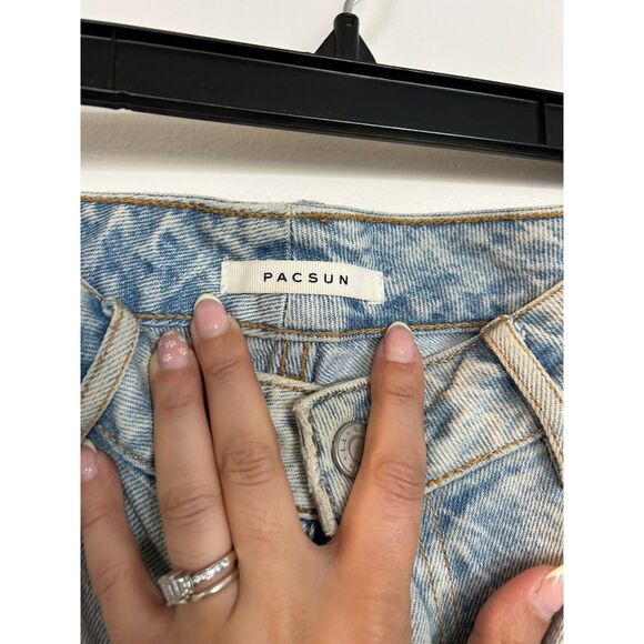 PacSun Stretch Light Indigo Roll Cuff Denim Mom Shorts - Picture 3 of 4